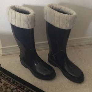Navy blue rain boots w/ sweater cuff 😊